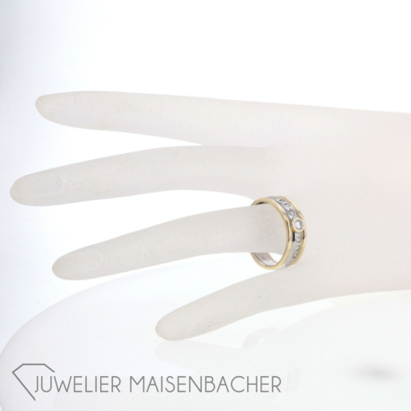 Luxuriöser Ring mit Diamanten Gold – Bild 4